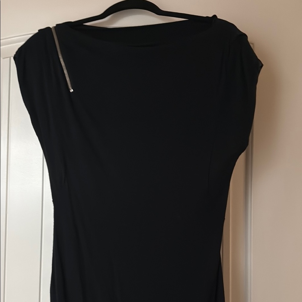 Elegant Black Top with Zipper Detail